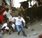 Bull runners try to escape  in San Sebastian de los Reyes (EFE) (from El Mundo)